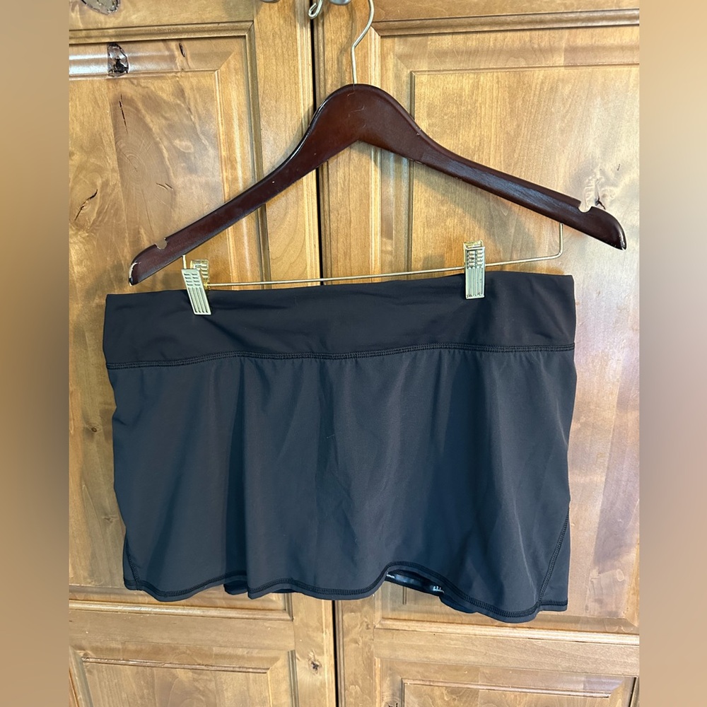 Size 12 black lululemon skirt. EUC